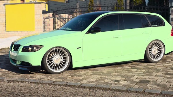 Pisztácia zöld BMW karosszéria fóliázás