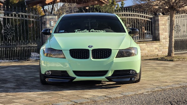 Pisztácia zöld BMW karosszéria fóliázás